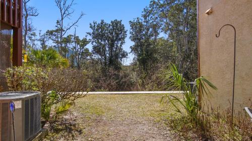 5 minutes walk to beach, Family Friendly condo with shared pool, tennis court photo 24