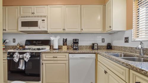 5 minutes walk to beach, Family Friendly condo with shared pool, tennis court photo 26