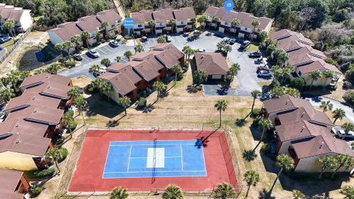 5 minutes walk to beach, Family Friendly condo with shared pool, tennis court photo 28