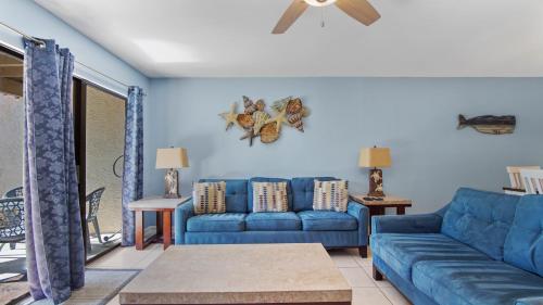 5 minutes walk to beach, Family Friendly condo with shared pool, tennis court photo 6