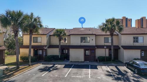 5 minutes walk to beach, Family Friendly condo with shared pool, tennis court photo 40