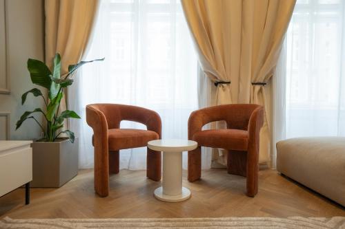 Chic & Cozy 104m2 Flat, Walk to Top Attractions