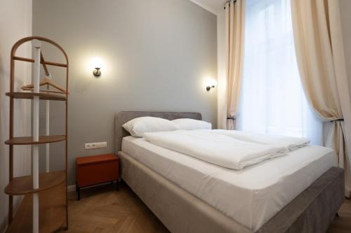 Chic & Cozy 104m2 Flat, Walk to Top Attractions
