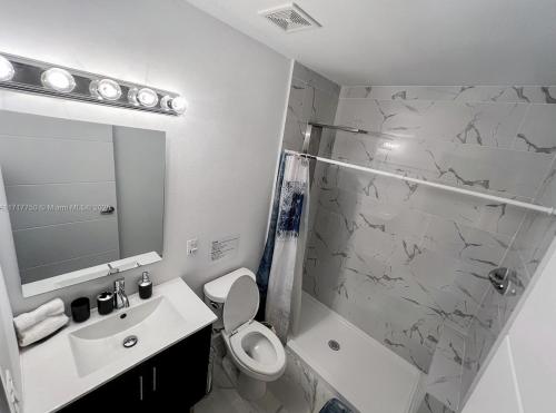 Bilik mandi di 3BR Townhouse, Miami and the Keys