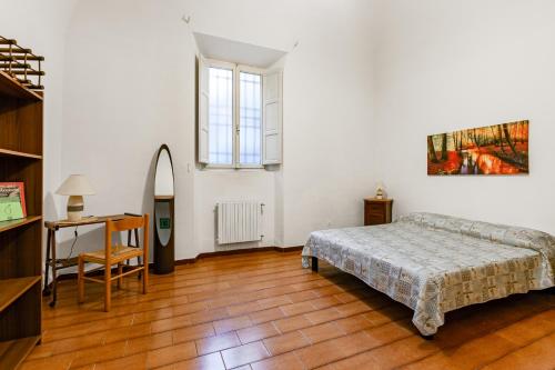 Ένα ή περισσότερα κρεβάτια σε δωμάτιο στο Cozy house with garden in downtown Pisa