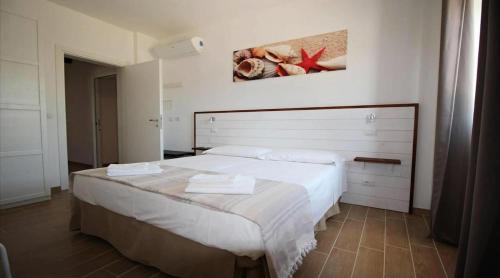 a bedroom with a large white bed in a room at Spacious House Near the Beach in San Pietro in San Pietro in Bevagna