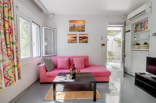 Canto-Home Alongside The Acropolis