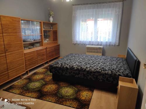 Posteľ alebo postele v izbe v ubytovaní Holiday home in Balatonfenyves 18410