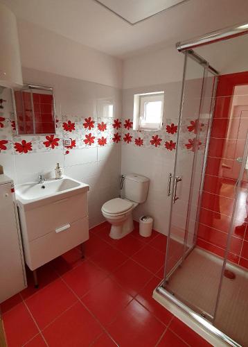 a bathroom with a toilet and a sink and a shower at Privat Inn in Rakvice