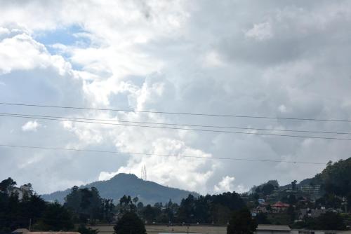 Pemandangan gunung umum atau pemandangan gunung yang diambil dari rumah tamu ini
