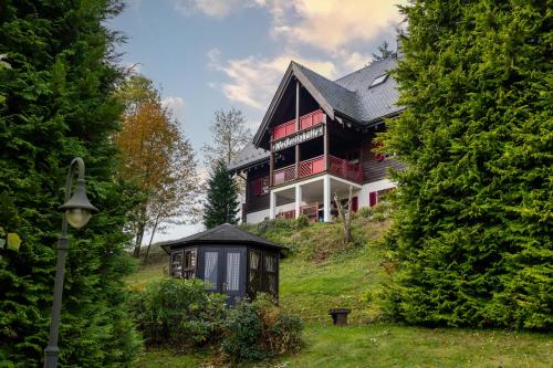a large house sitting on top of a hill at Ferienanlage Zum Silberstollen 2 Häuser am Berg Polderhof und Weißeritzhütte in Kurort Altenberg