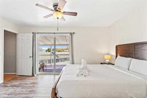 Ένα ή περισσότερα κρεβάτια σε δωμάτιο στο 5218 Beach Dr C