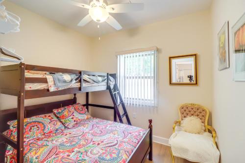 Postel nebo postele na pokoji v ubytování Peaceful Home with Patio Near Greers Ferry Lake