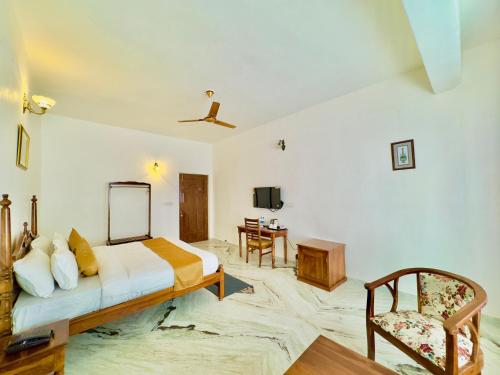 TV a/nebo společenská místnost v ubytování Jag Aravali Resort Udaipur by NAINA STAYCATION - Best for Corporate Events - Family Resort - Swimming pool - gardens