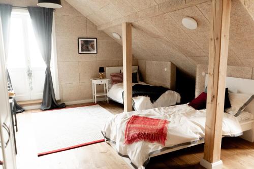 Postel nebo postele na pokoji v ubytování Pērlerada room