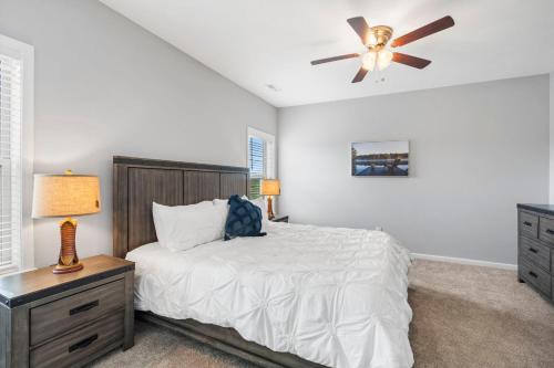 En eller flere senge i et værelse på Stonebridge Resort, Golf Course, Pools, Upgraded Decor, Free Tickets