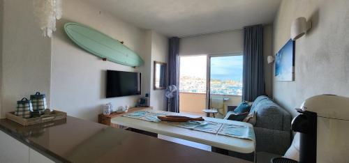 a living room with a surfboard hanging on the wall at Fronte mare Palau, porto turistico e spiaggia in Palau