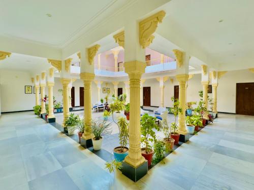 Fotografie z fotogalerie ubytování Jag Aravali Resort Udaipur by NAINA STAYCATION - Best for Corporate Events - Family Resort - Swimming pool - gardens v destinaci Udajpur