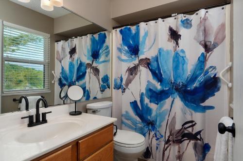 Koupelna v ubytování Red Oak 916