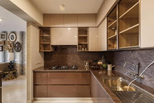 Η κουζίνα ή μικρή κουζίνα στο Golden Glen Residence By Red Olive Hebbal Aster CMI
