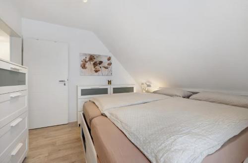 Postel nebo postele na pokoji v ubytování Maisonette Aurich