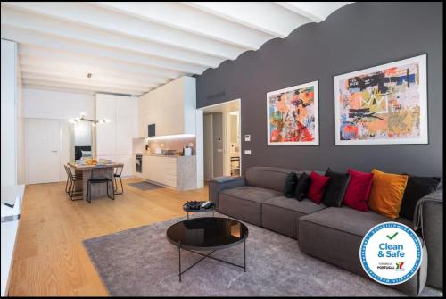 WHome | LS48 Prime Location Upscale Family Apartment
