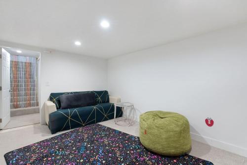 Ένα ή περισσότερα κρεβάτια σε δωμάτιο στο 9BR 6BA Amenity Filled with Pool, Sauna, Ping Pong, Game Room and More