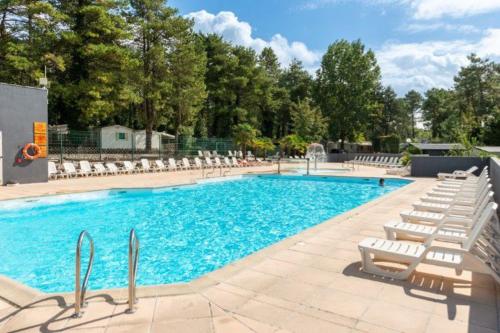 Bazén v ubytování Escale Douceur à Camiers nebo v jeho okolí