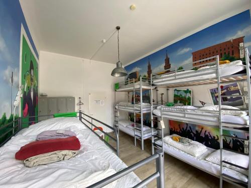 Ένα ή περισσότερα κρεβάτια σε δωμάτιο στο Kiez Hostel Berlin