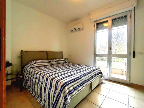 En eller flere senge i et værelse på Miki1 - con piscina e campo da tennis