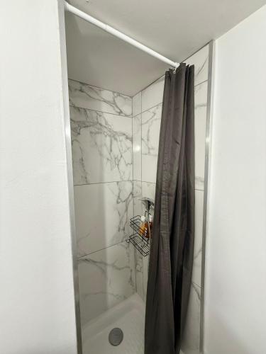 Studio lumineux centre Aix en Provence
