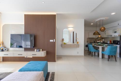 a living room with a tv and a kitchen at Luxury Beachfront Stay - Sheki Sands in Wattala