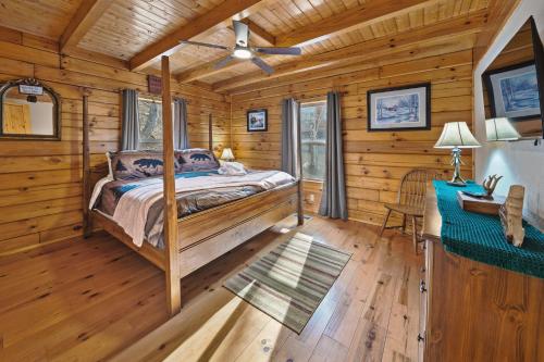 a bedroom with a bed in a log cabin at Todd Escape in Todd