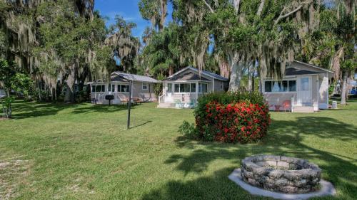 a couple of houses in a yard with a bush at Lakeside Cottages in Lake Placid