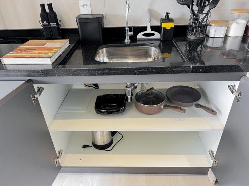 a kitchen counter with a sink and a sink at Modern Studio Brooklin 230 meters from the subway in Sao Paulo