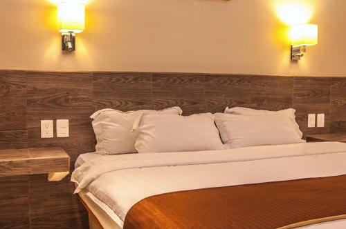 Postel nebo postele na pokoji v ubytování Hotel Luna Caribe