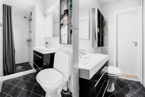 Bilik mandi di Central studioappartment in Ski 12 min from Oslo by train
