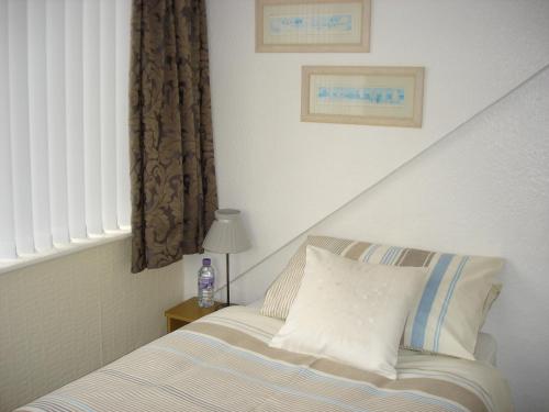 Katil atau katil-katil dalam bilik di Summerfield Guest House