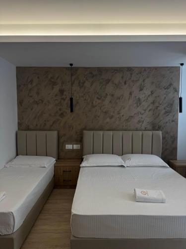 Un ou plusieurs lits dans un hébergement de l'établissement Moonlight Hotel