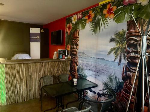 Tiki Taka Hostel & Pubにあるテレビまたはエンターテインメントセンター