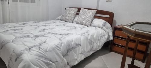 Habitacion Matrimonio a 100 m de la Playa de Poniente