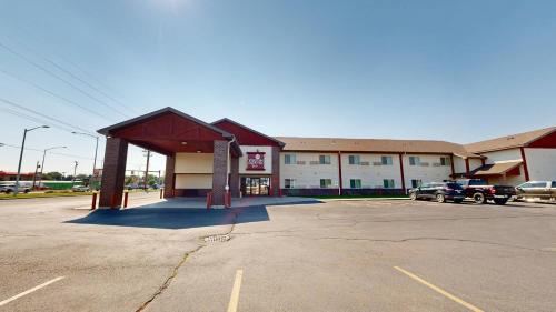 an empty parking lot in front of a building at Western Executive Inn in Billings