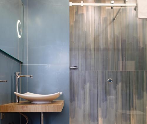 a bathroom with a shower with a sink at Villa Rubino Mondello Guest house - By Rentalbeb Italy in Palermo