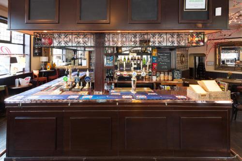 a bar in a restaurant with a counter at Town House Rooms in Hastings