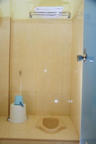 Un baño de Dena Hotel