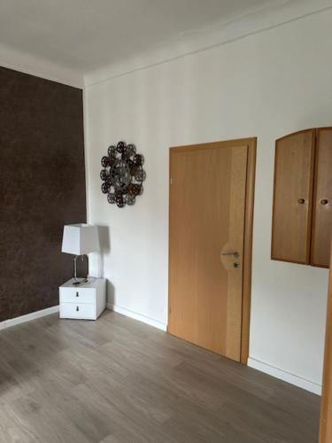 an empty room with a lamp and a door at Austria's most beautiful marketplace Obernberg am Inn in Obernberg am Inn