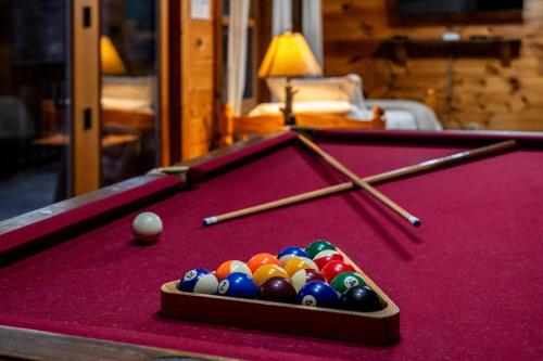 Family Retreat- Hot Tub- Pool Table- Fire Pit- BBQ Grill- Kids Zone- Arcade Games photo 3