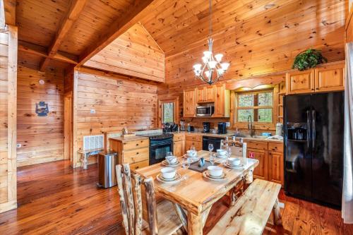Family Retreat- Hot Tub- Pool Table- Fire Pit- BBQ Grill- Kids Zone- Arcade Games photo 17