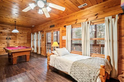 Family Retreat- Hot Tub- Pool Table- Fire Pit- BBQ Grill- Kids Zone- Arcade Games photo 48