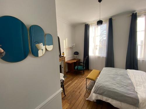 a bedroom with a bed and mirrors on the wall at Chambre bleue et or 16m2 chez l'habitant dans appartement 100m2 centre ville in Rennes